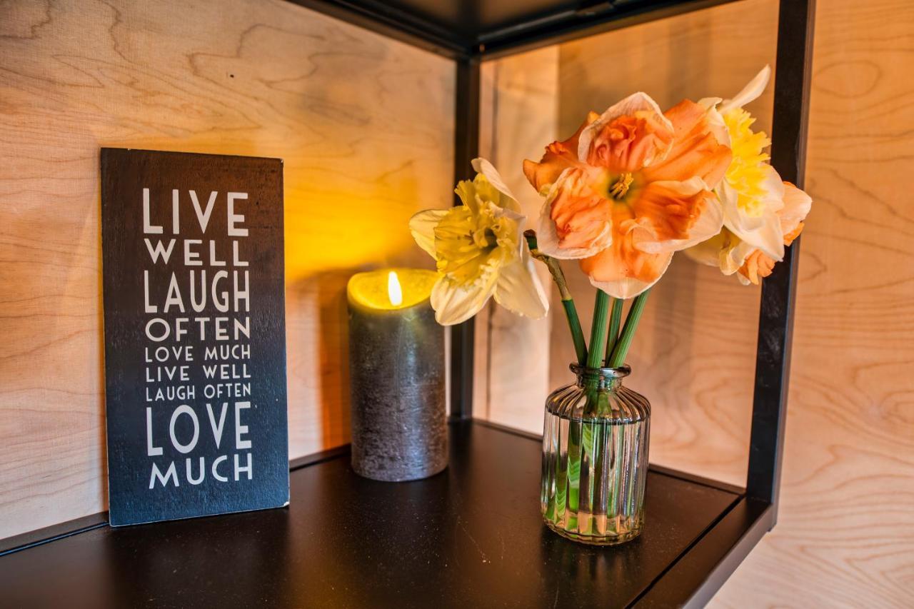 Luxury Glamping Cabin With Outdoor Bath On Cornish Flower Farm Truro Luaran gambar