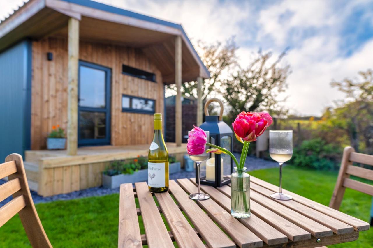 Luxury Glamping Cabin With Outdoor Bath On Cornish Flower Farm Truro Luaran gambar