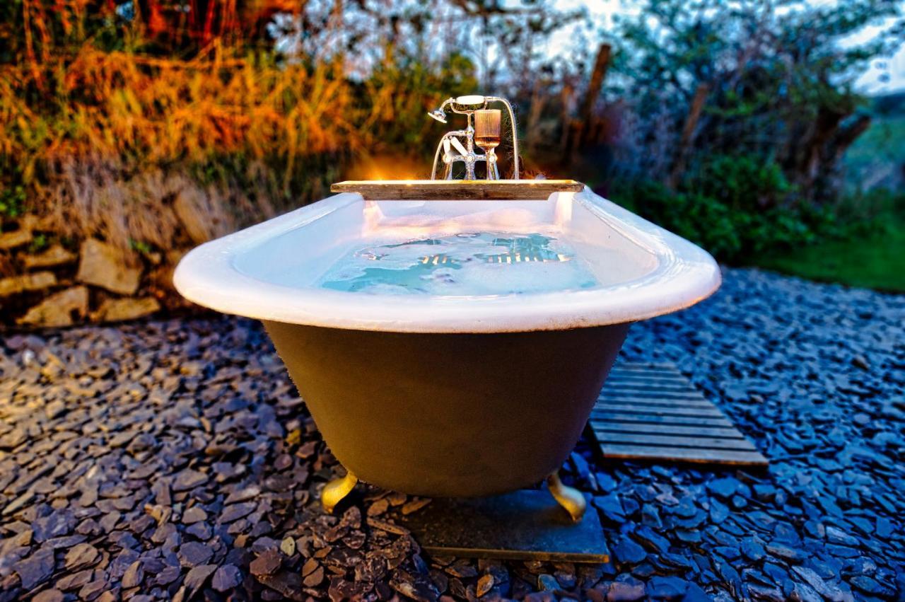 Luxury Glamping Cabin With Outdoor Bath On Cornish Flower Farm Truro Luaran gambar