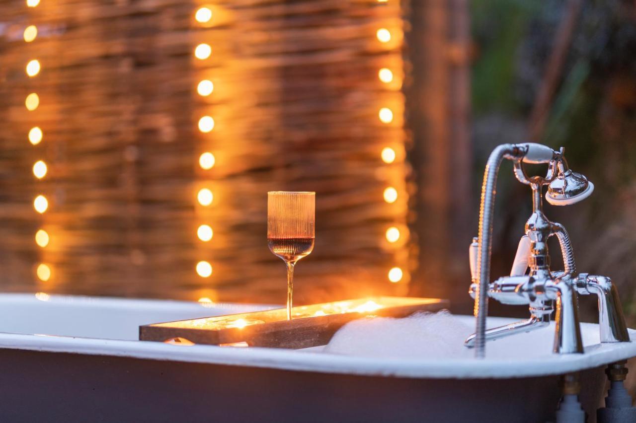Luxury Glamping Cabin With Outdoor Bath On Cornish Flower Farm Truro Luaran gambar